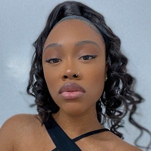 Meet your Posher, Lauryn